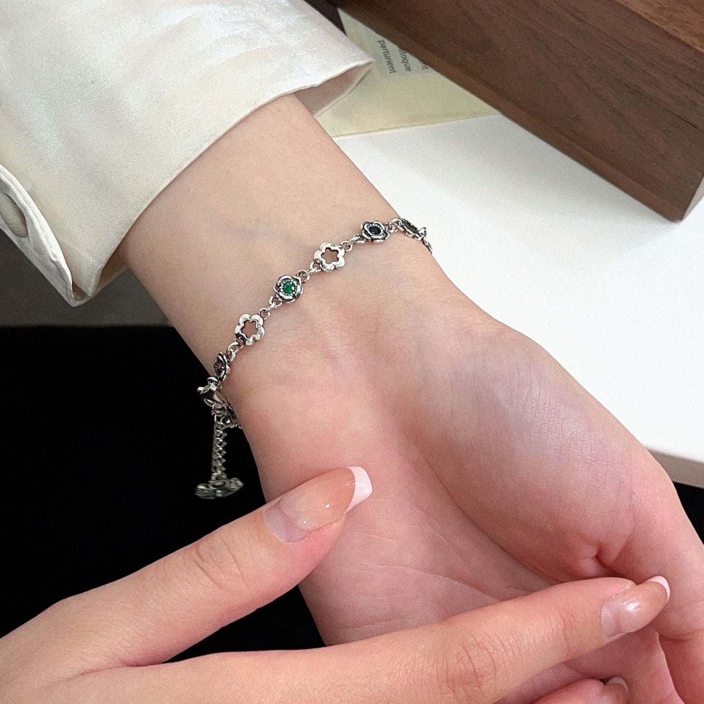 Silver  Light Luxury Niche Design Fresh Sweet Hand Jewelry